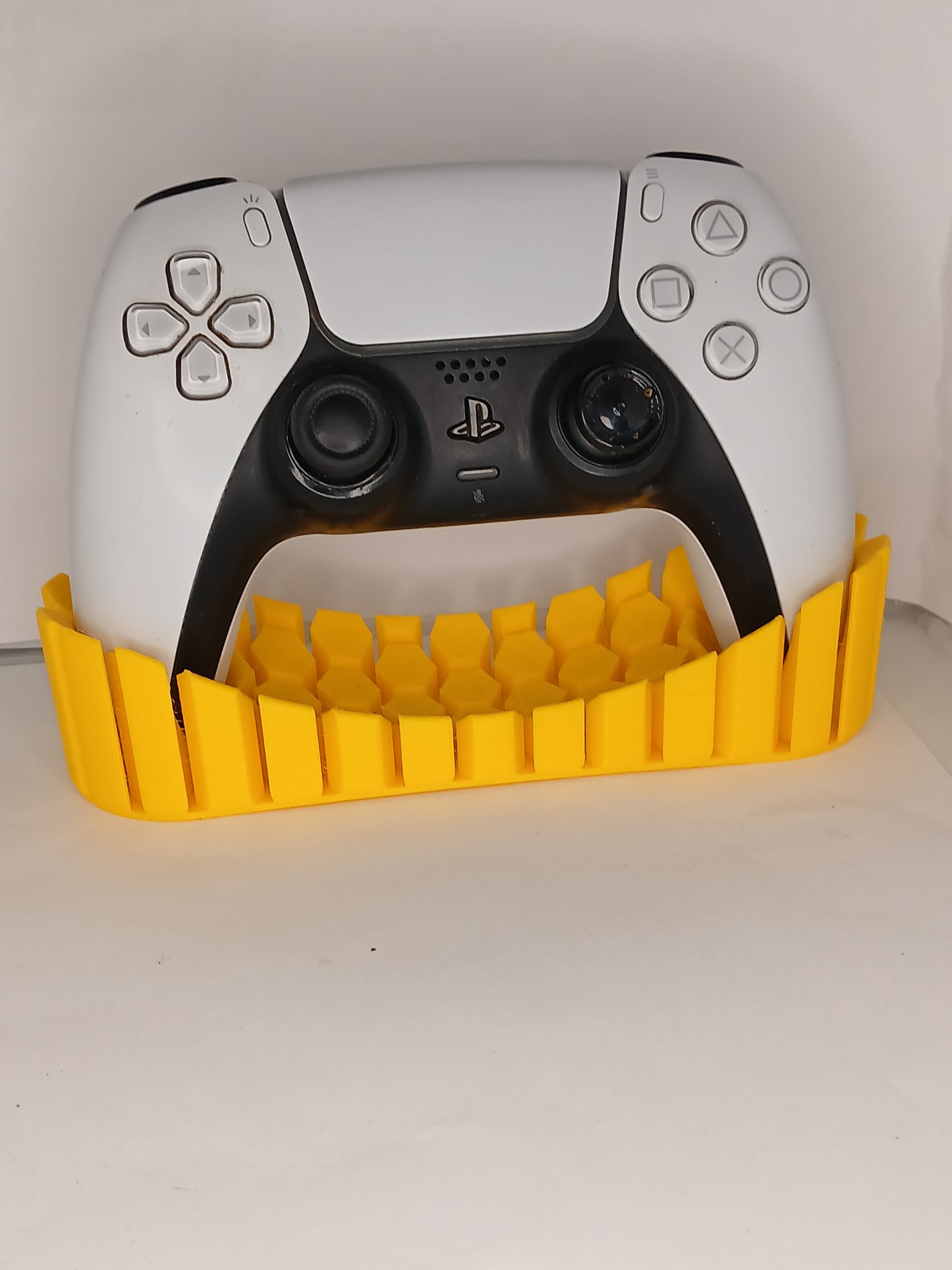 Dynamic hex controller stand for Xbox One, Playstation 4 / 5