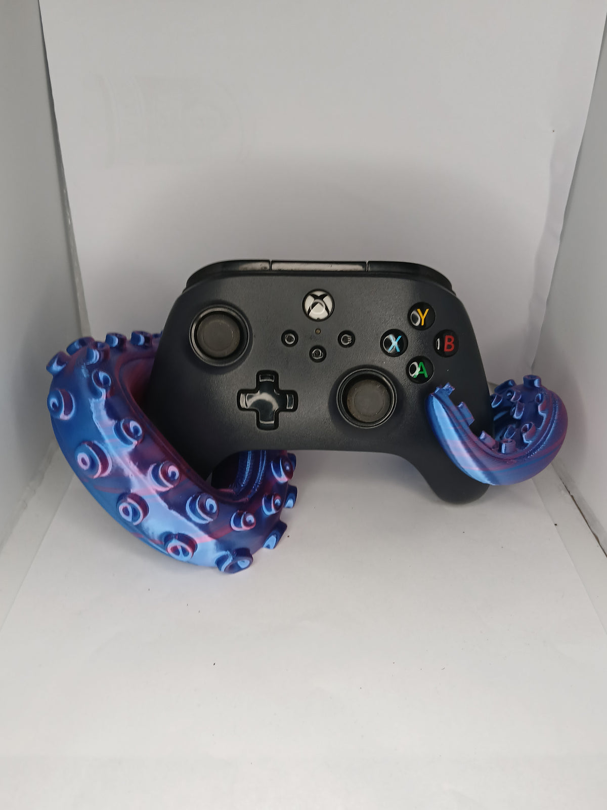Tenticle style universal controller stand