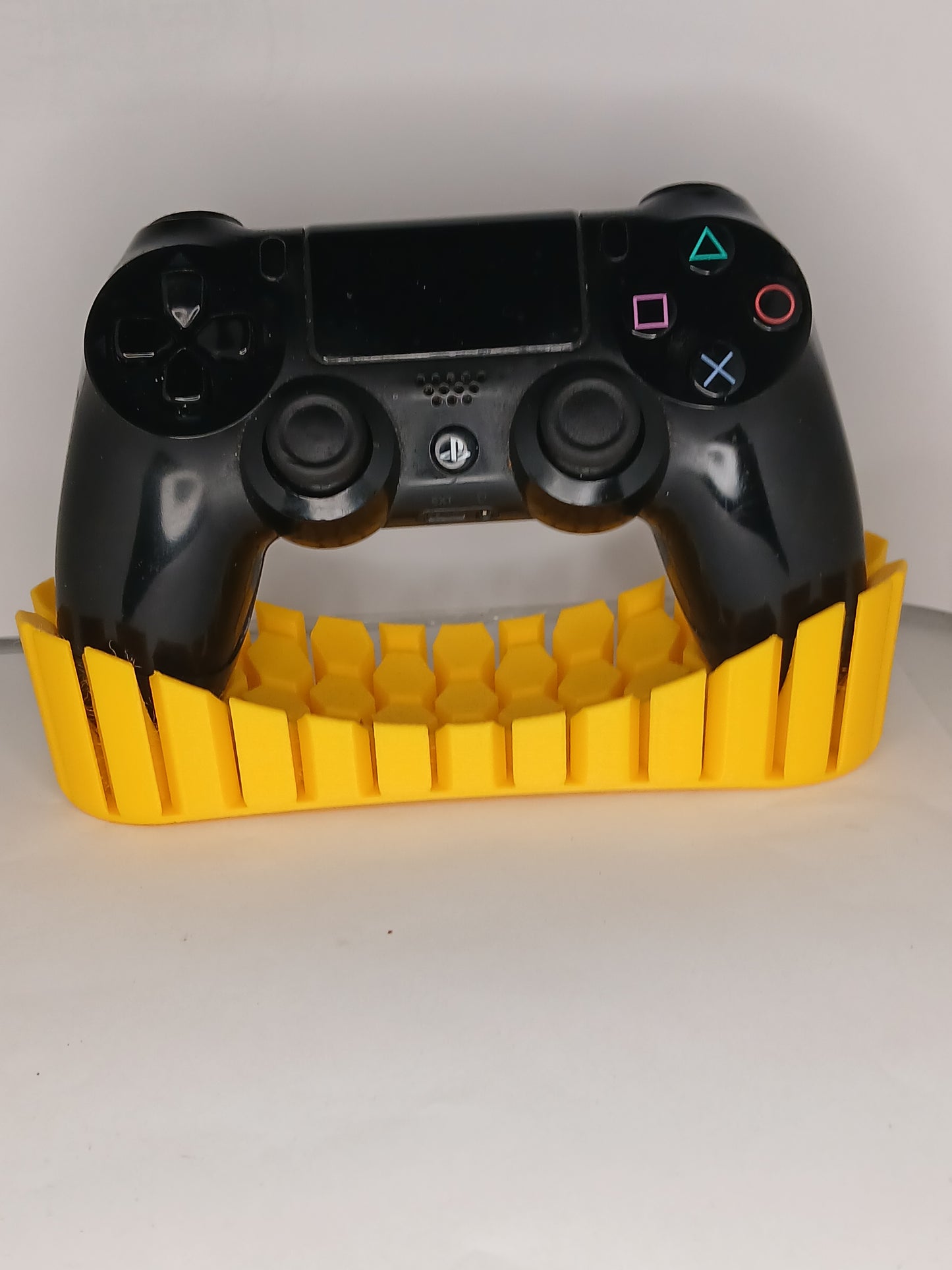 Dynamic hex controller stand for Xbox One, Playstation 4 / 5