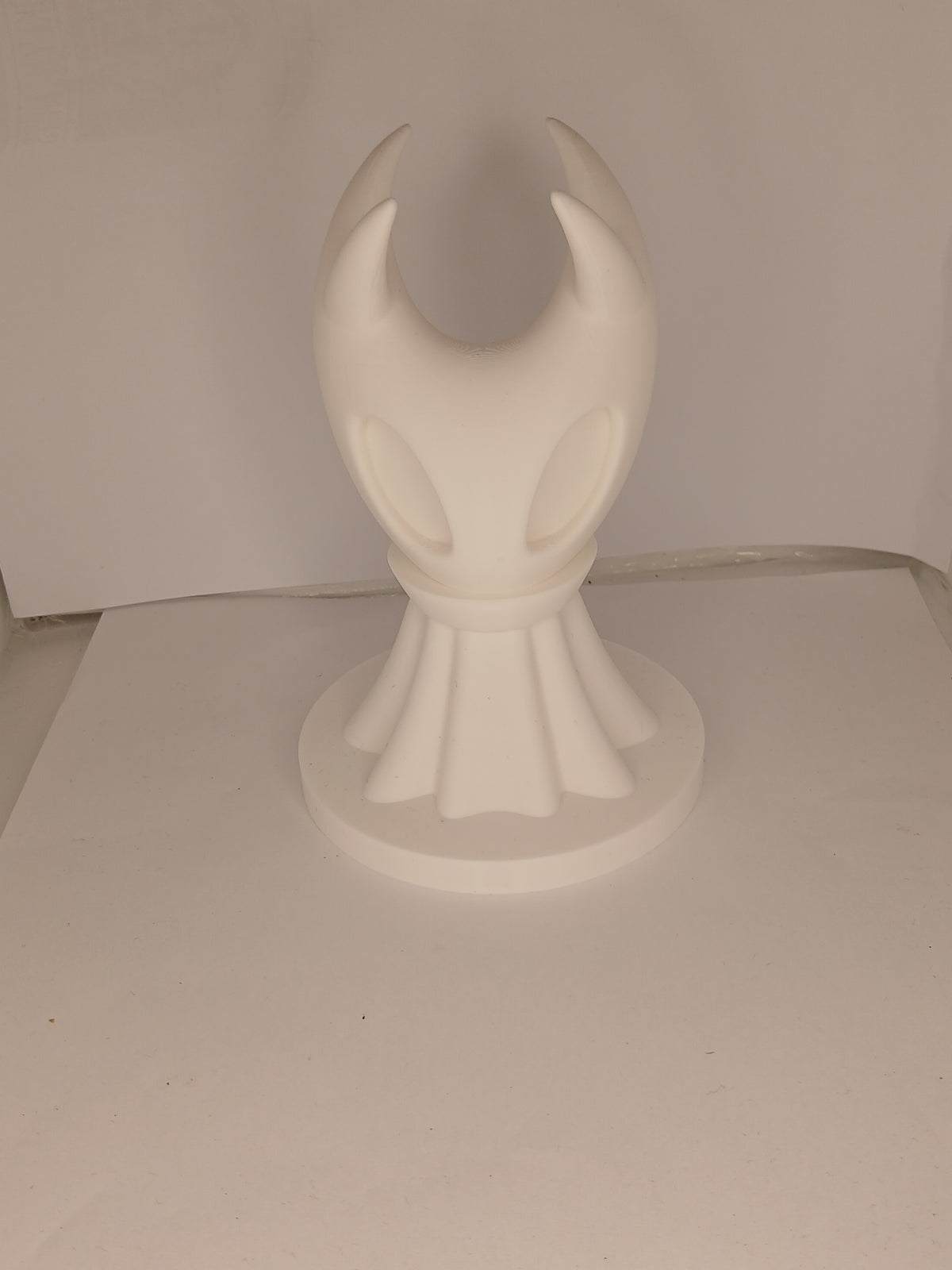 Silksong style universal controller stand