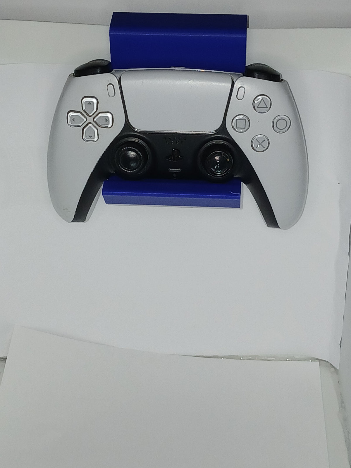 Simple side loader controller and headphone stand for PS5