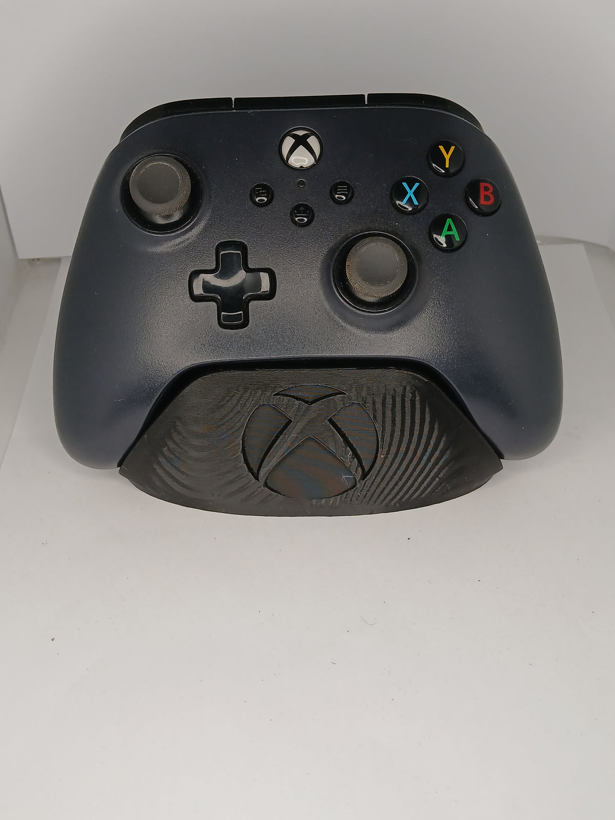 Minimalist style controller stand for Xbox