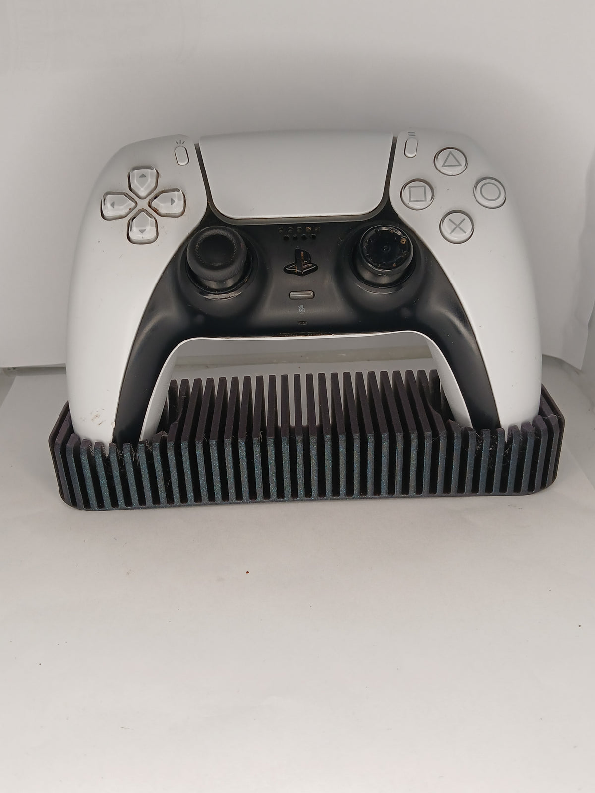 See-through lines style controllerbstand for Xbox One