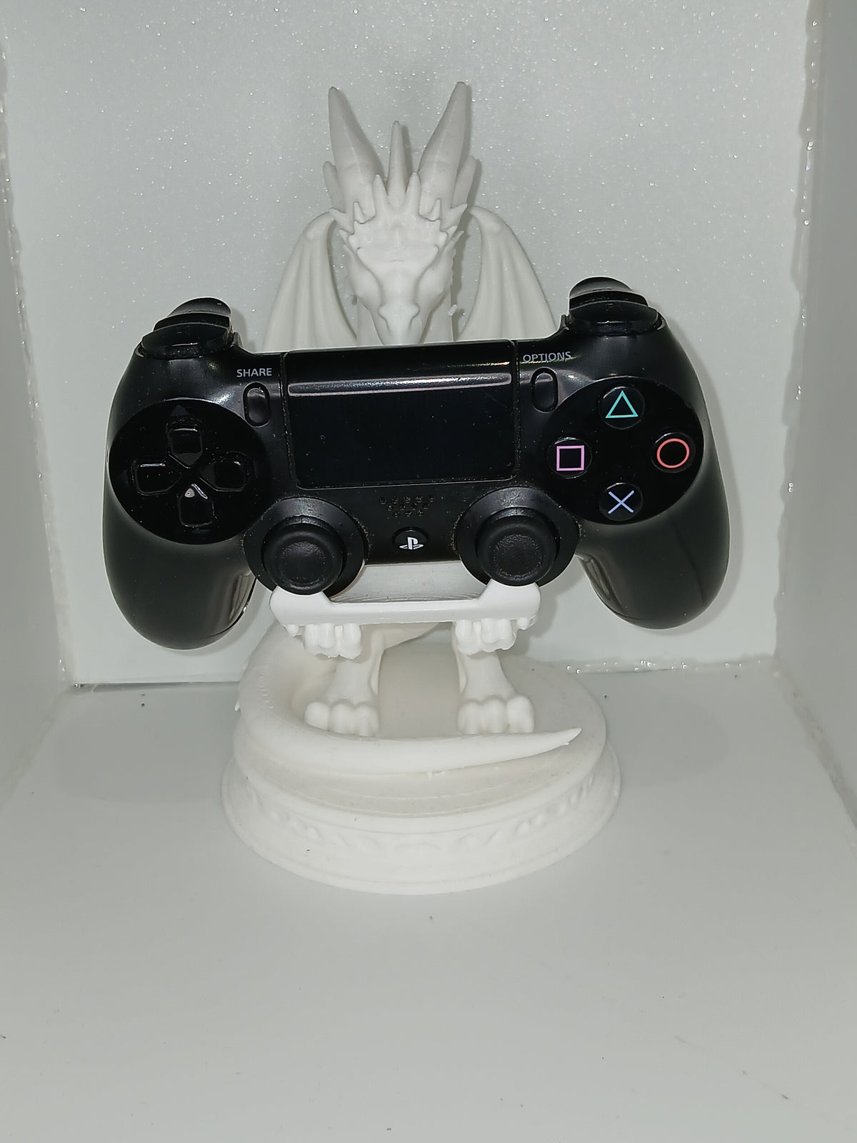 Dragon style universal controller and phone holder