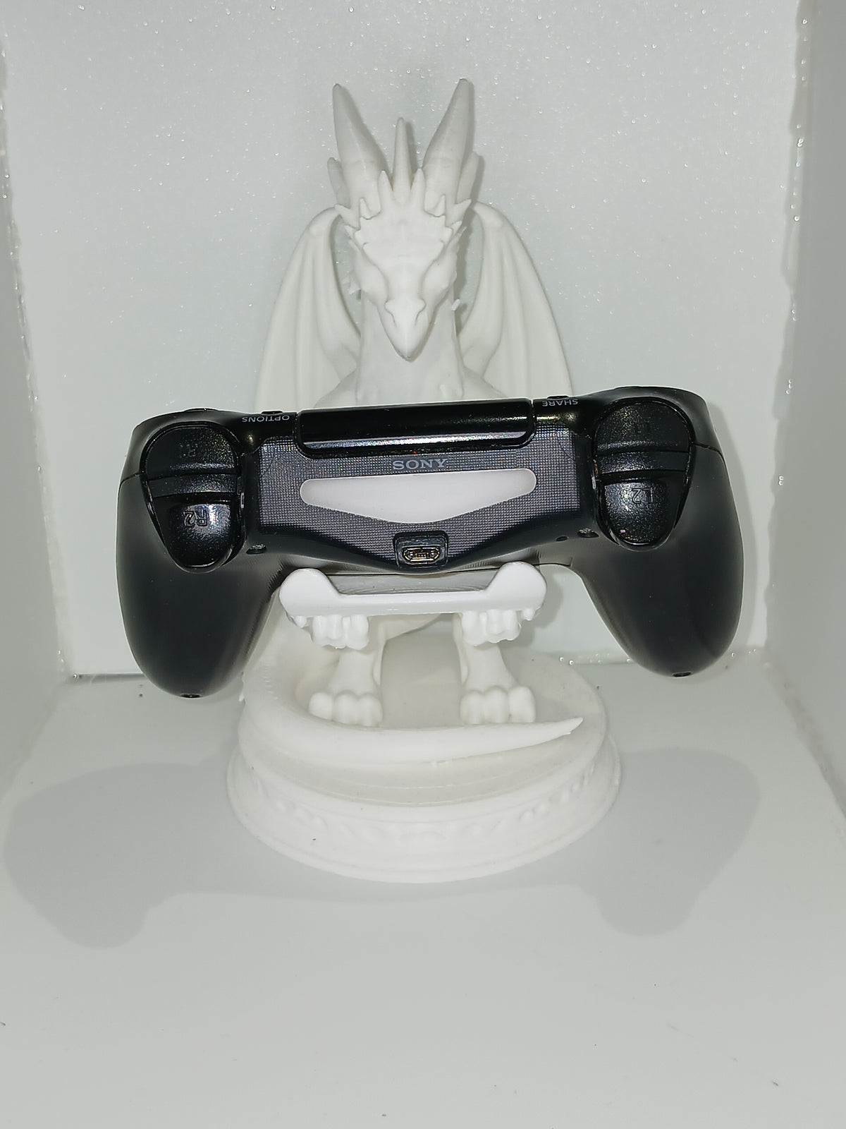 Dragon style universal controller and phone holder