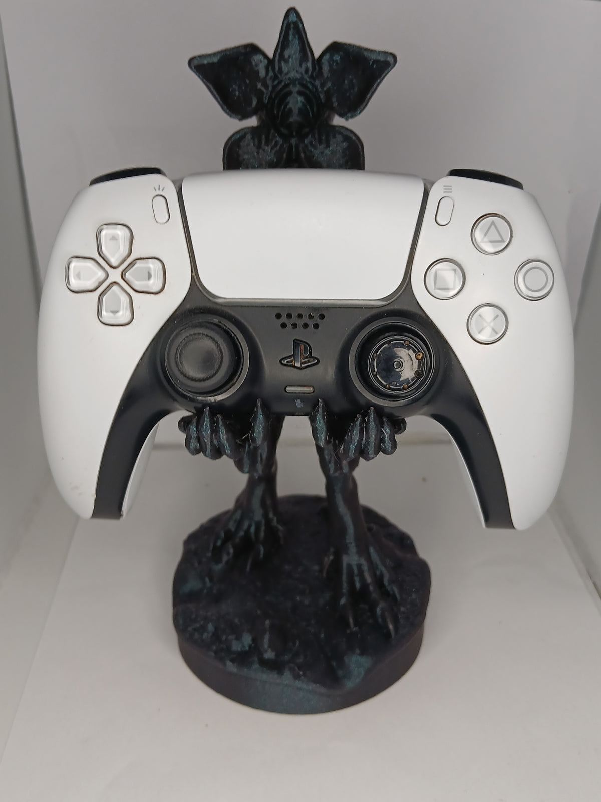 Demogorgon style universal controller stand
