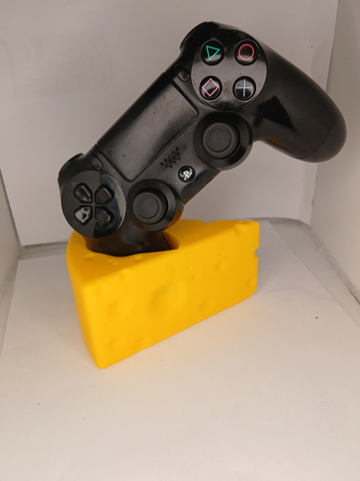 Slice of cheese style controller stand for Xbox One