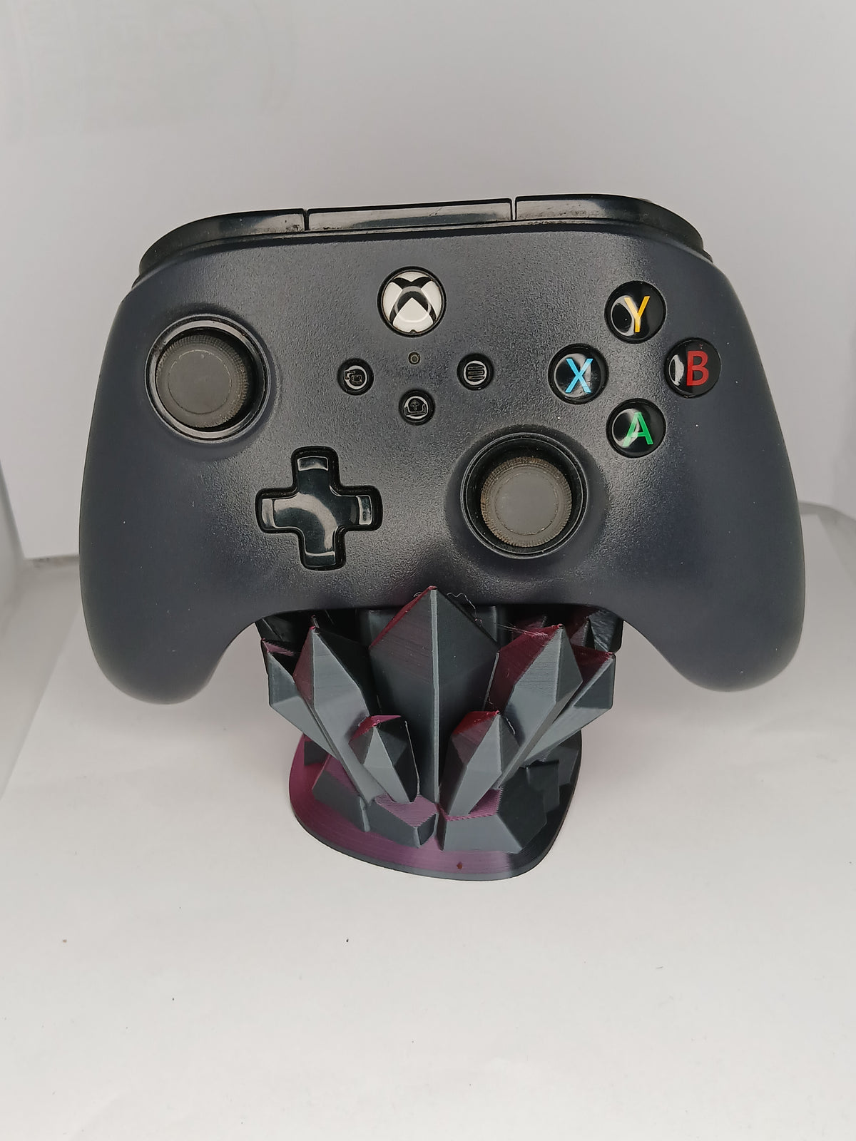 Crystal style universal controller stand