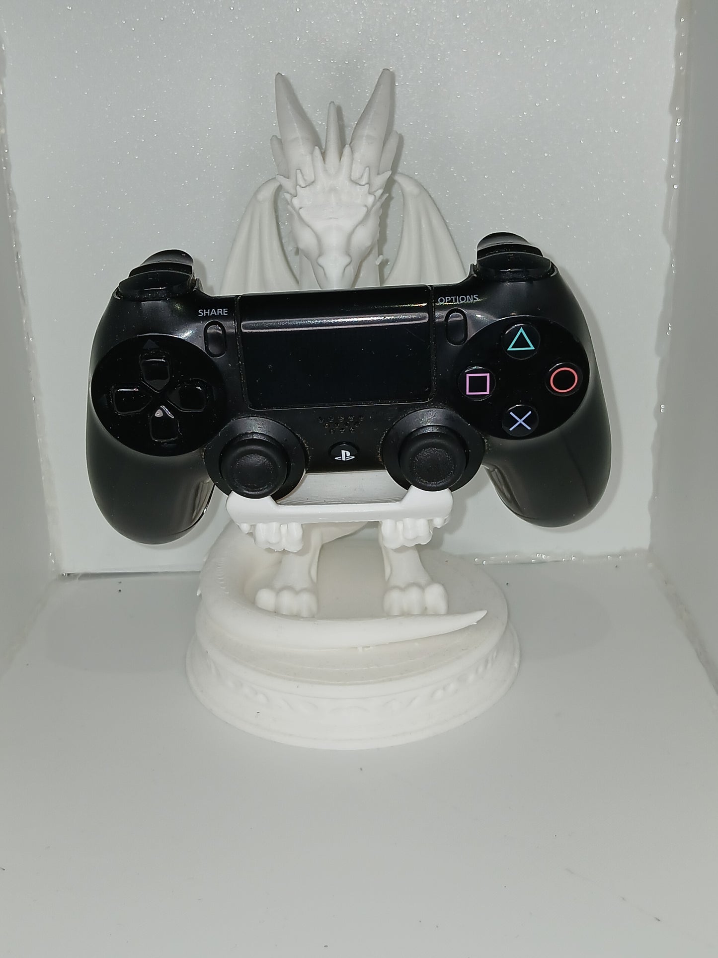Dragon with controller placement controller stand for Xbox One, Ps4 / ps5