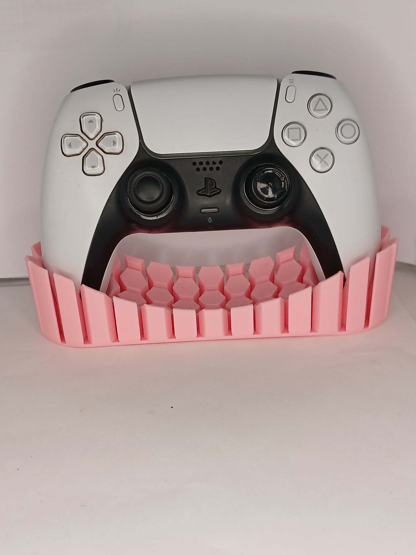 Dynamic hex controller stand for Xbox One, Playstation 4 / 5