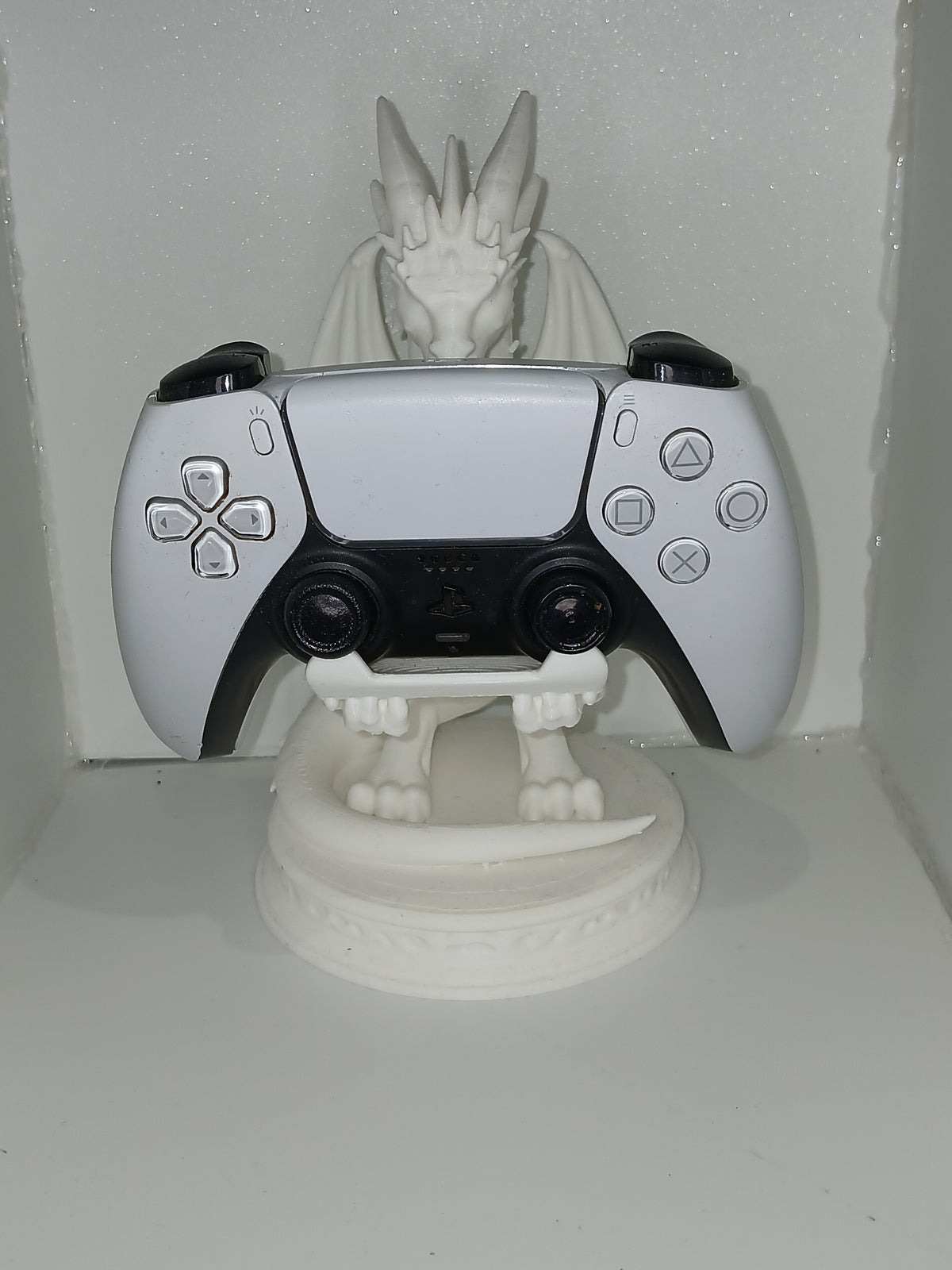 Dragon style universal controller and phone holder