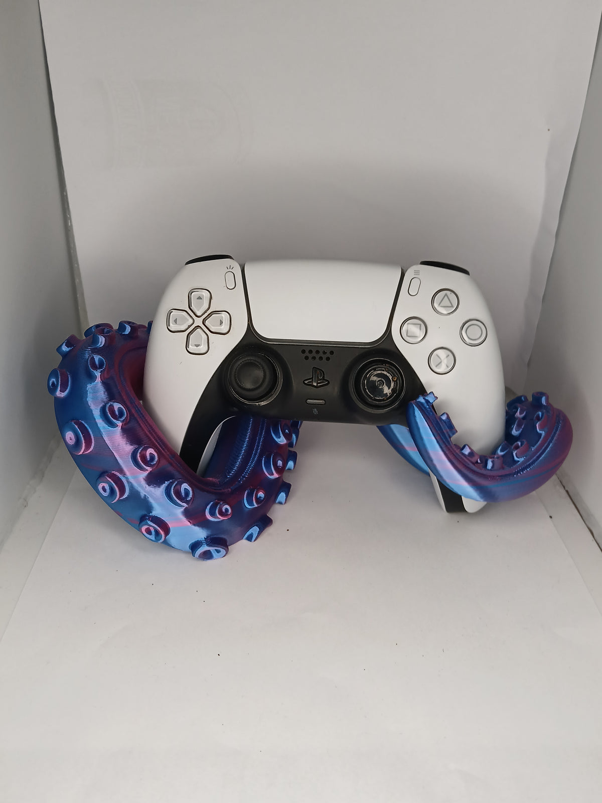 Tenticle style universal controller stand