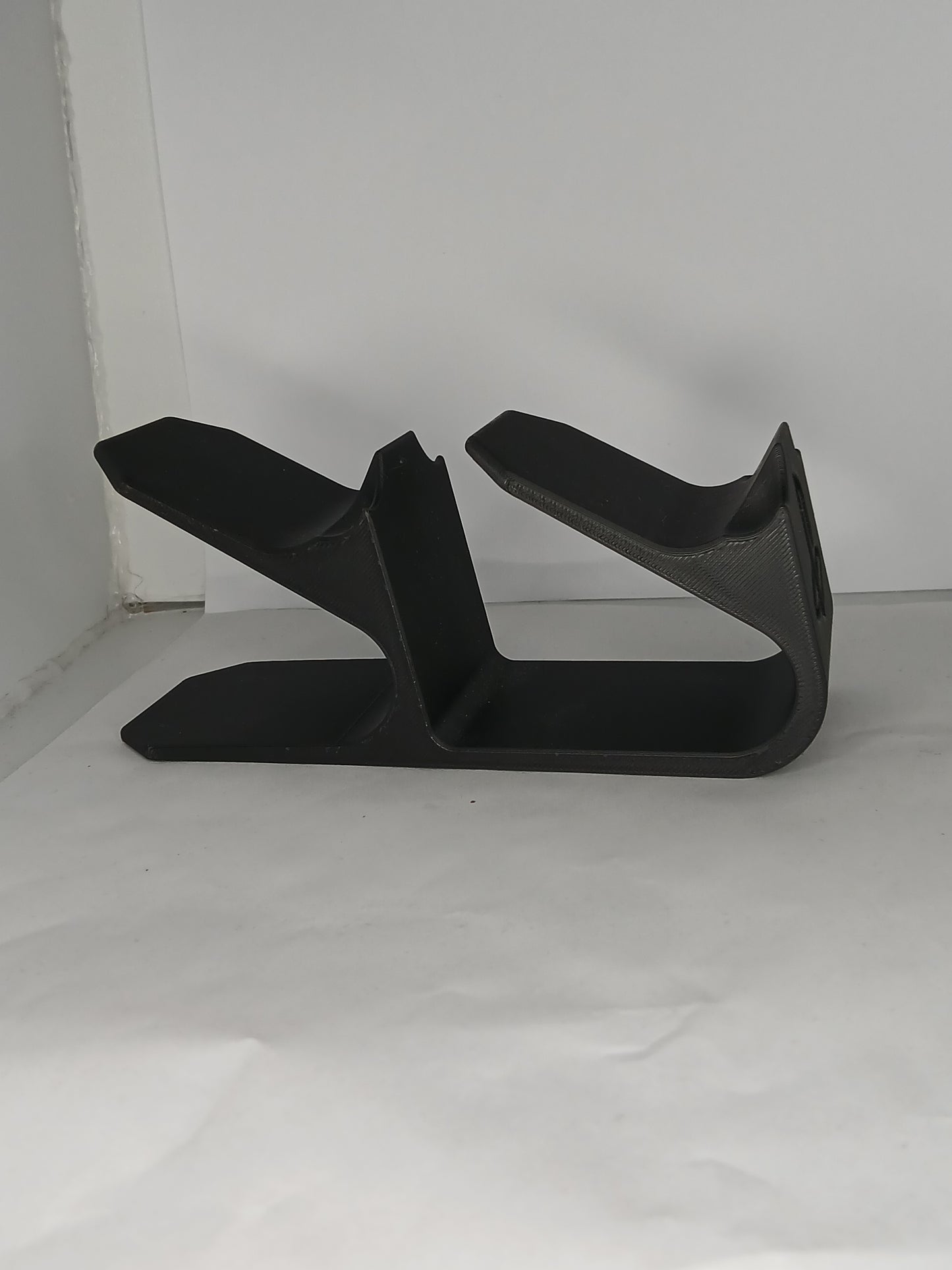 Double Controller Charging Stand for PS4, PS5 & Xbox One Controllers

Keep your gaming setup organized and your controllers ready for every session with this versatile Double Controller Stand, designed to securely hold up to two controllers at once. Compa