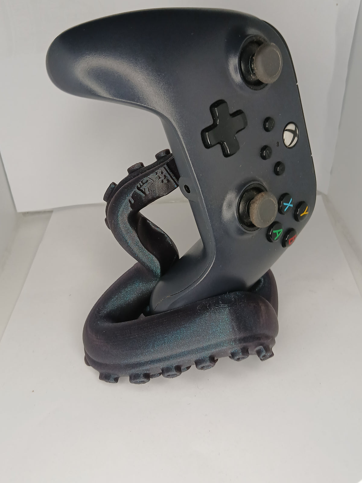 Swirly tenticle style universal controller stand