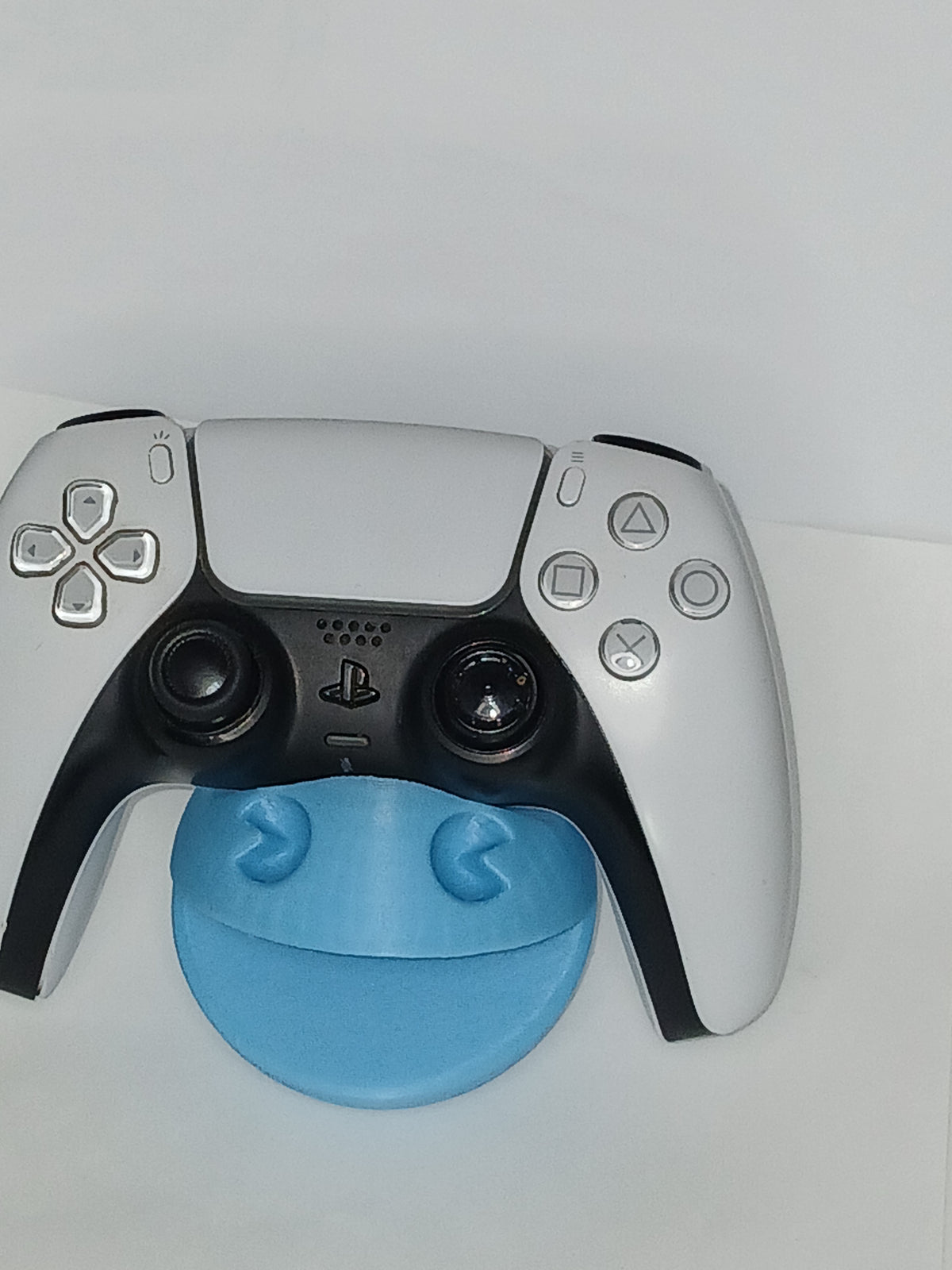 Pacman style controller stand