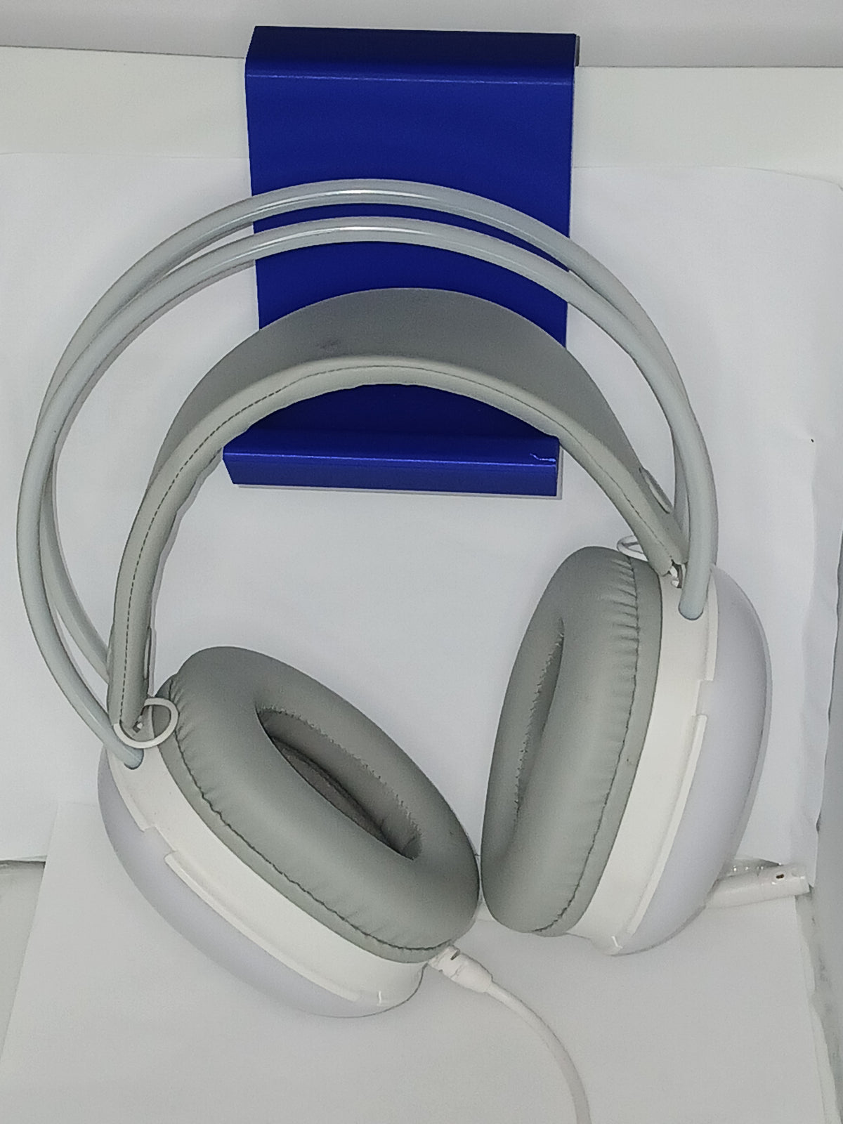 Simple side loader controller and headphone stand for PS5
