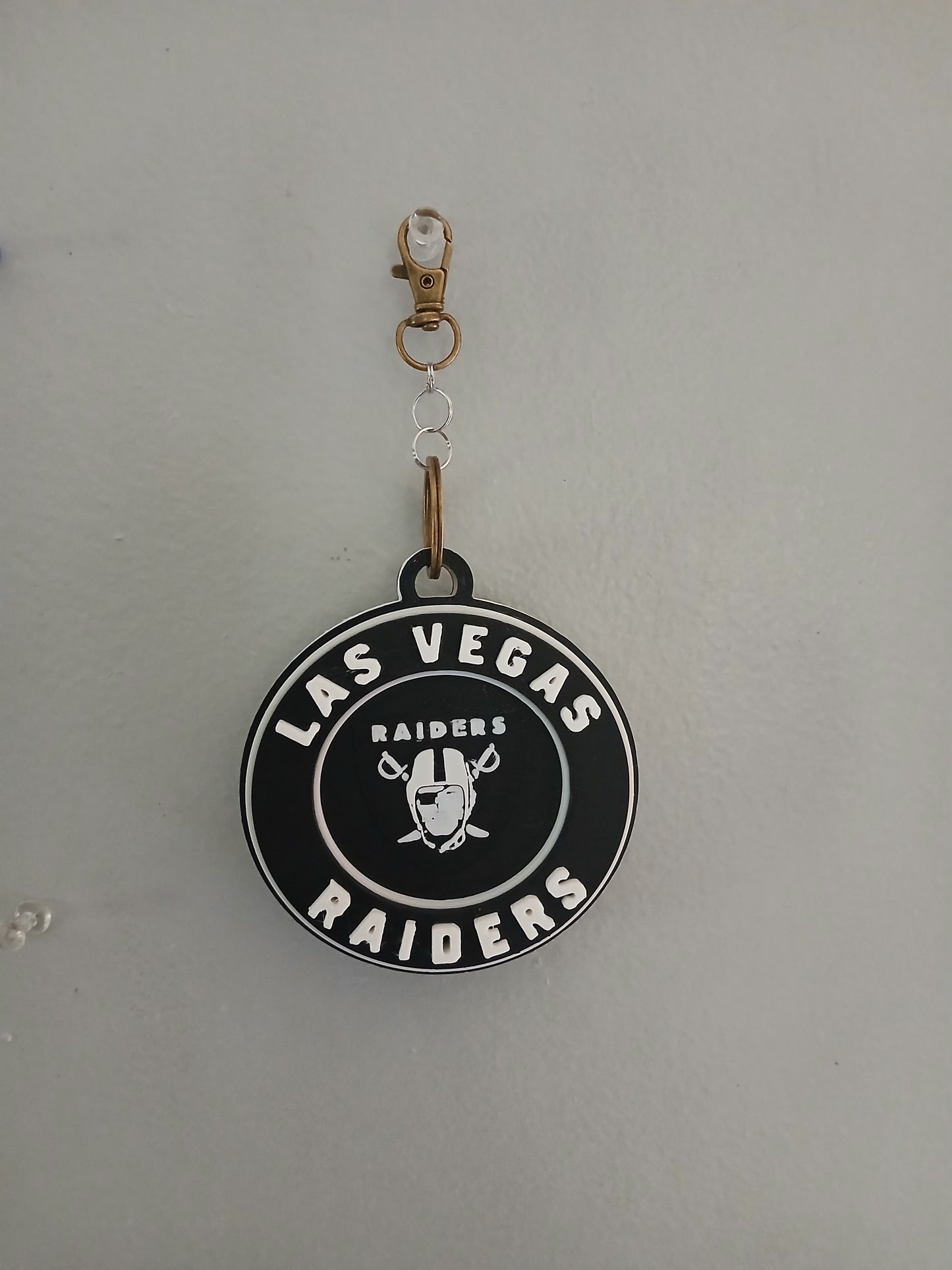 Double sided keychain medallion with swivel clasp (fully customizable teams)