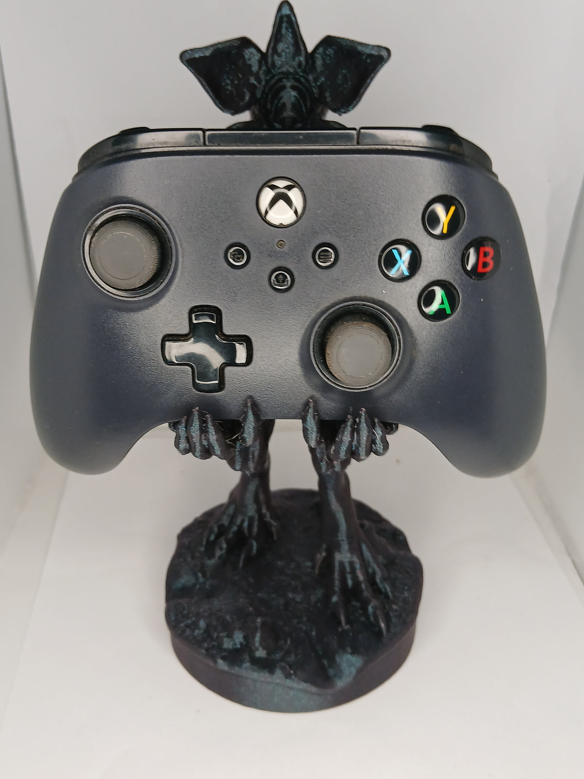 Demogorgon style universal controller stand