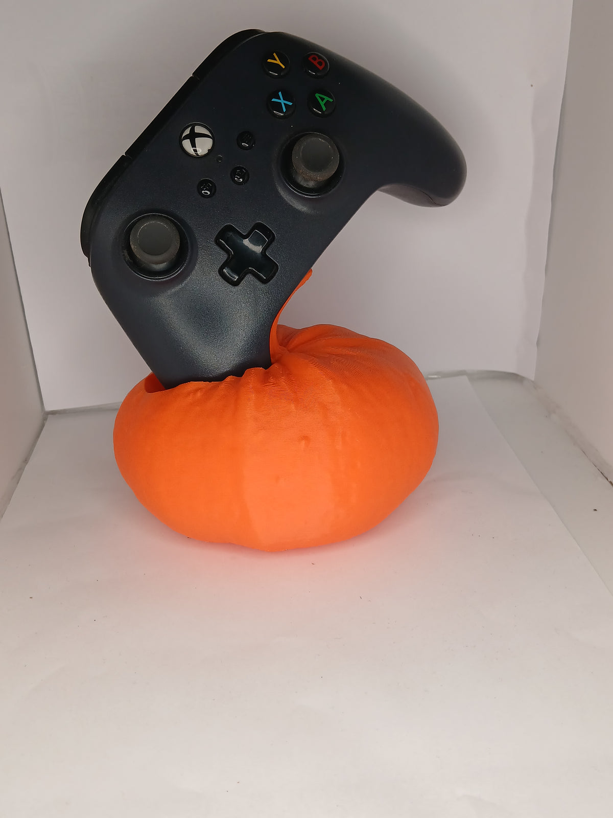 Pumpkin style controller stand
