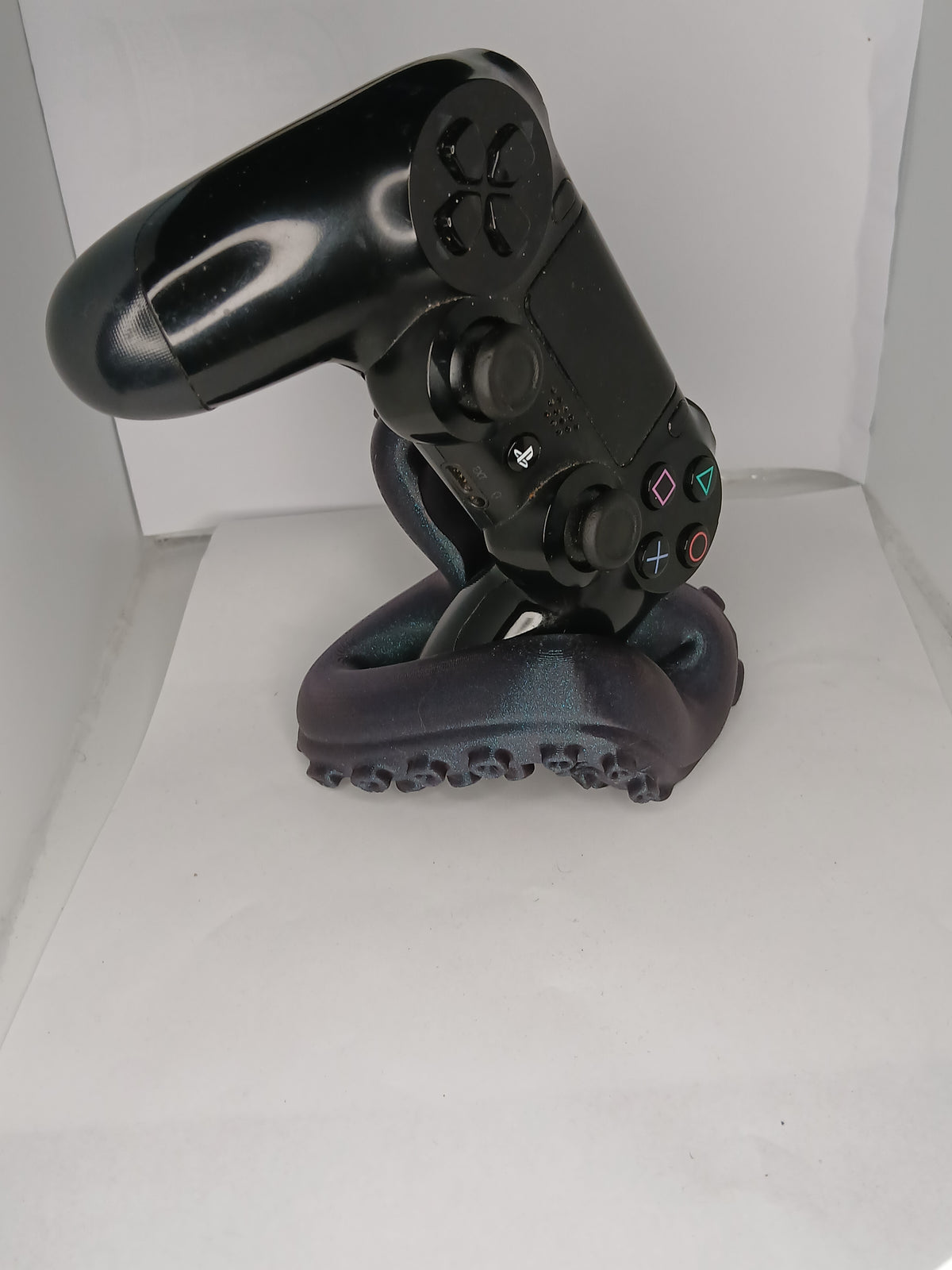 Swirly tenticle style universal controller stand