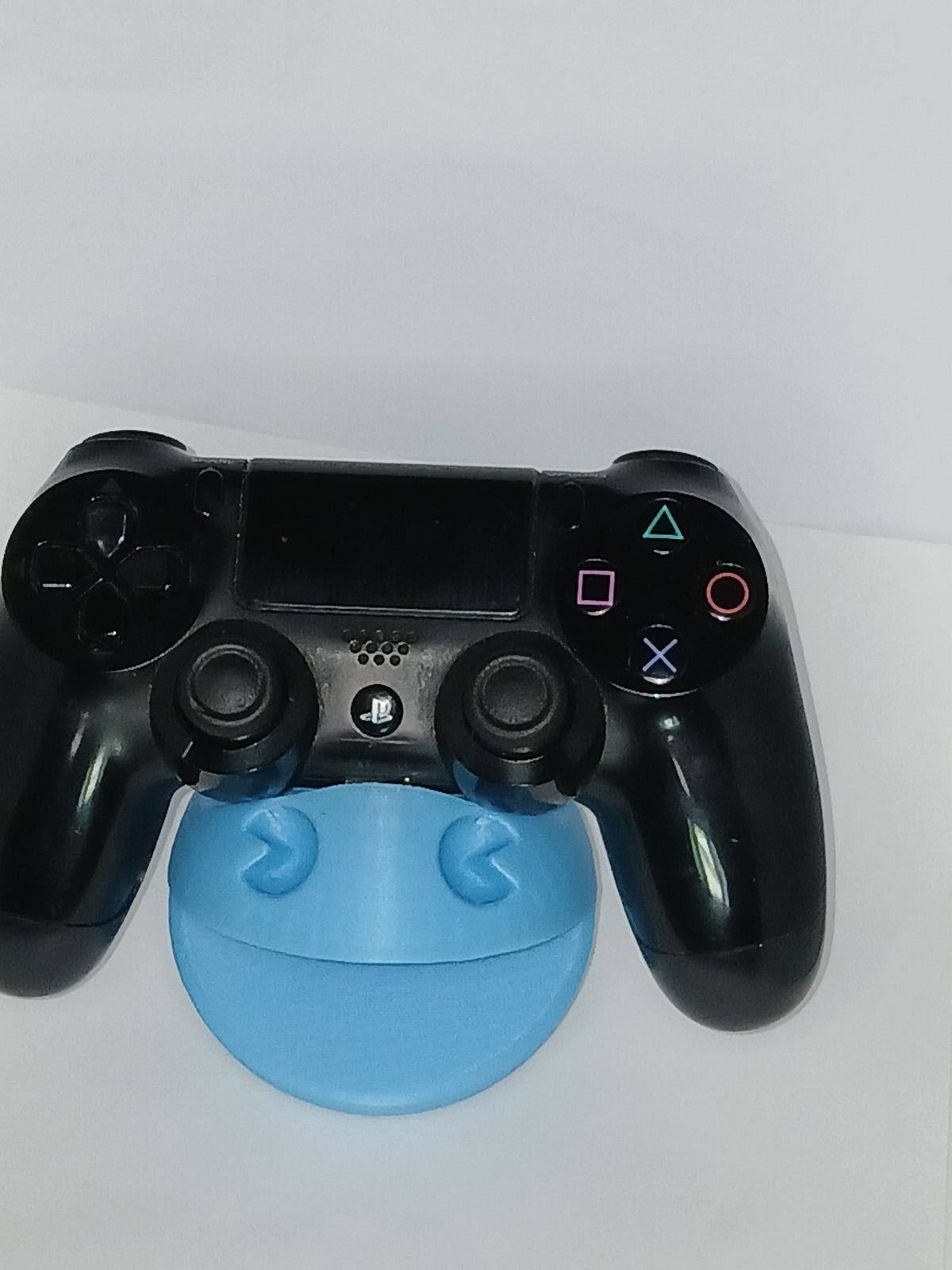 Pacman style controller stand