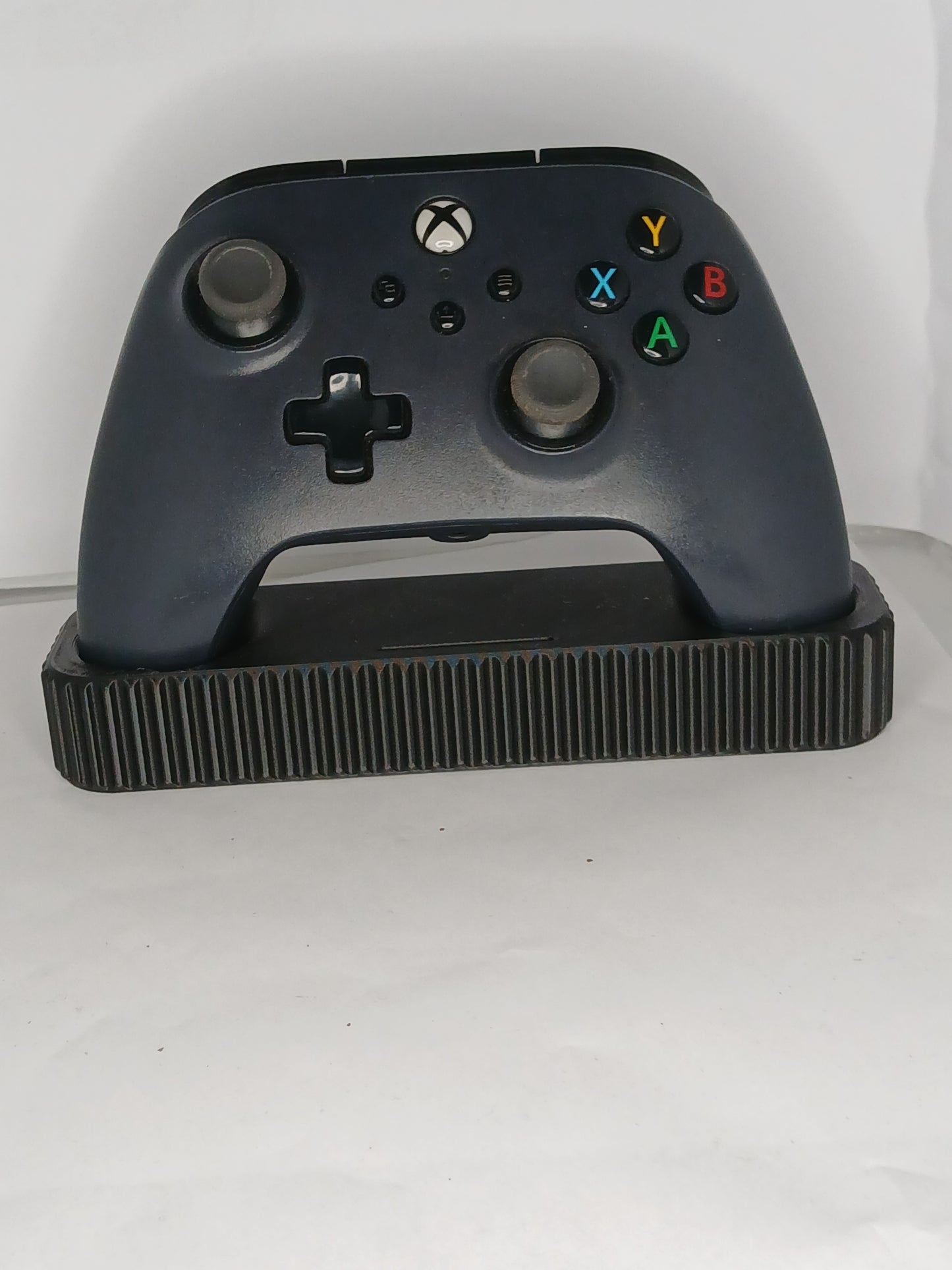 Modern controller stand for Xbox One