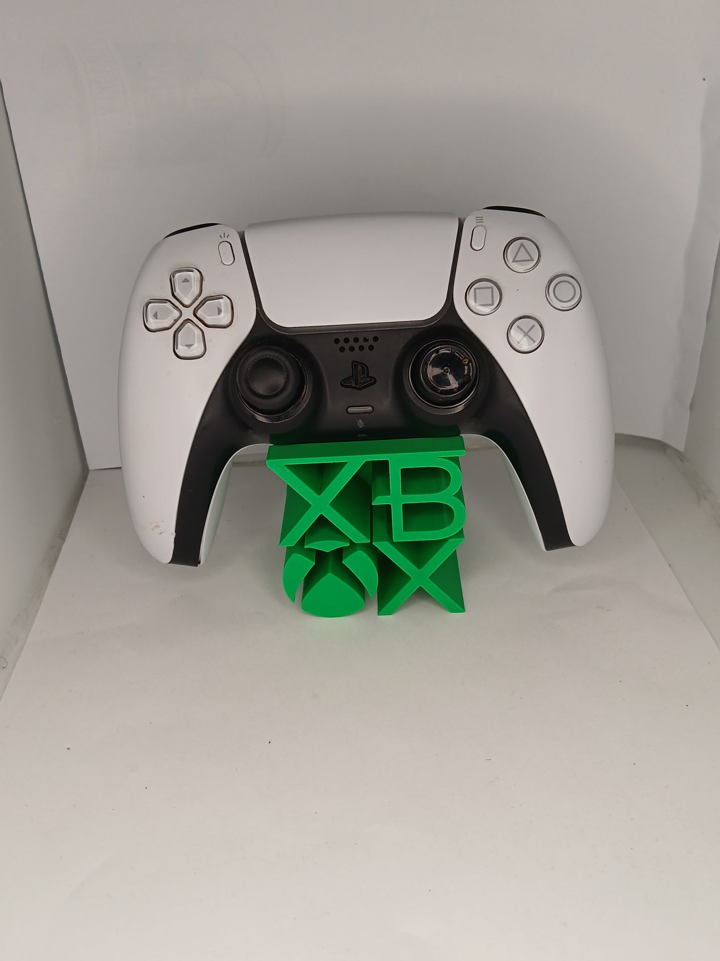 Xbox One controller stand storage